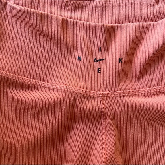 Nike Women's Size Md One Luxe Ribbed Leggings Pants Madder Root DV0049-827 - Picture 2 of 6